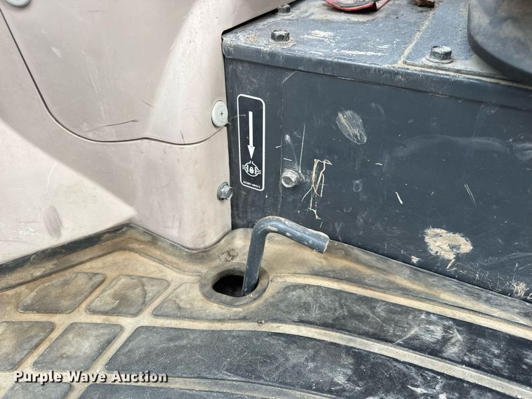 image for item DV4035 Kubota M7040 MFWD tractor