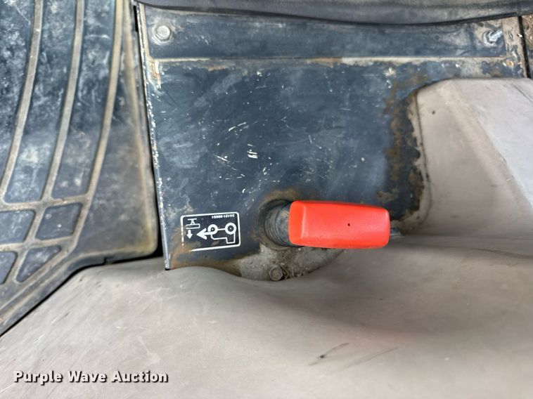 image for item DV4035 Kubota M7040 MFWD tractor