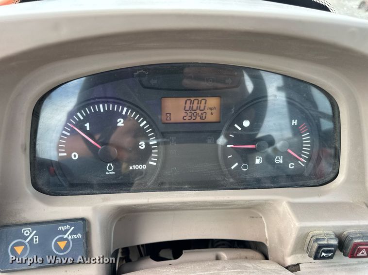 image for item DV4035 Kubota M7040 MFWD tractor