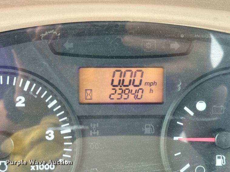 image for item DV4035 Kubota M7040 MFWD tractor