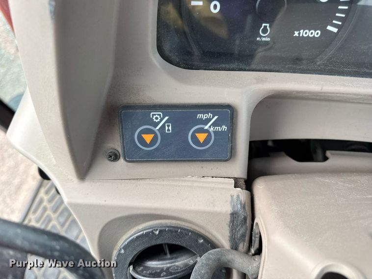 image for item DV4035 Kubota M7040 MFWD tractor