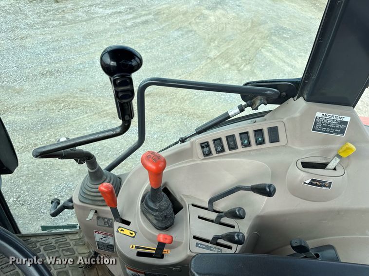 image for item DV4035 Kubota M7040 MFWD tractor