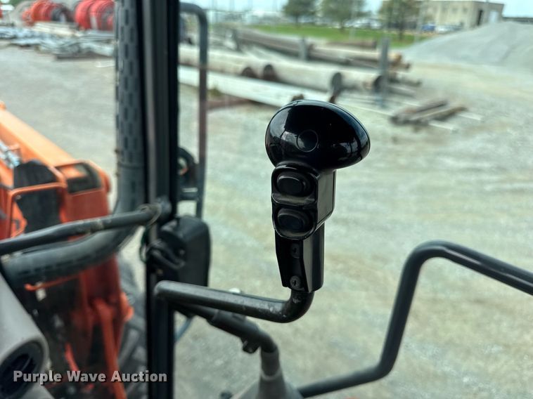 image for item DV4035 Kubota M7040 MFWD tractor