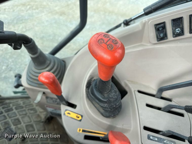 image for item DV4035 Kubota M7040 MFWD tractor