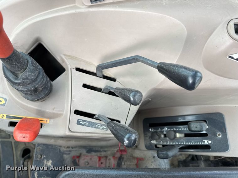 image for item DV4035 Kubota M7040 MFWD tractor