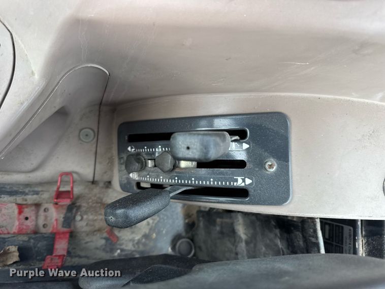 image for item DV4035 Kubota M7040 MFWD tractor