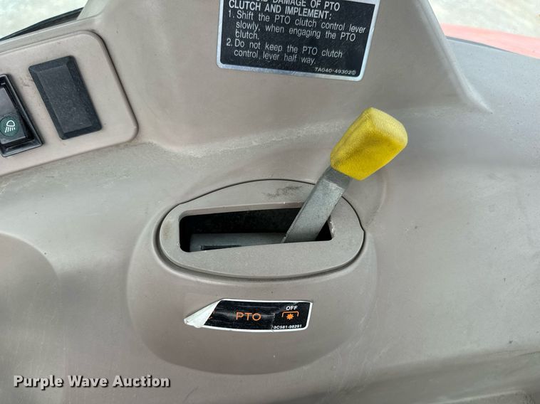 image for item DV4035 Kubota M7040 MFWD tractor