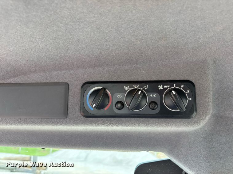 image for item DV4035 Kubota M7040 MFWD tractor