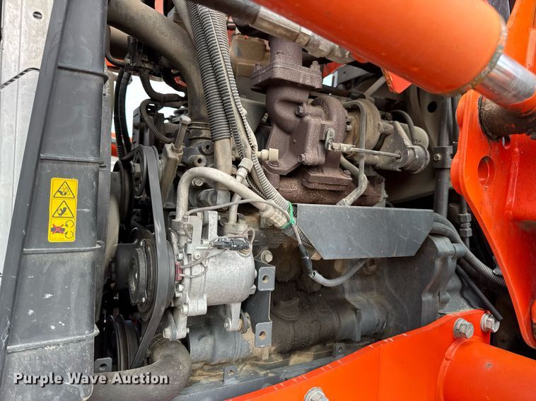 image for item DV4035 Kubota M7040 MFWD tractor