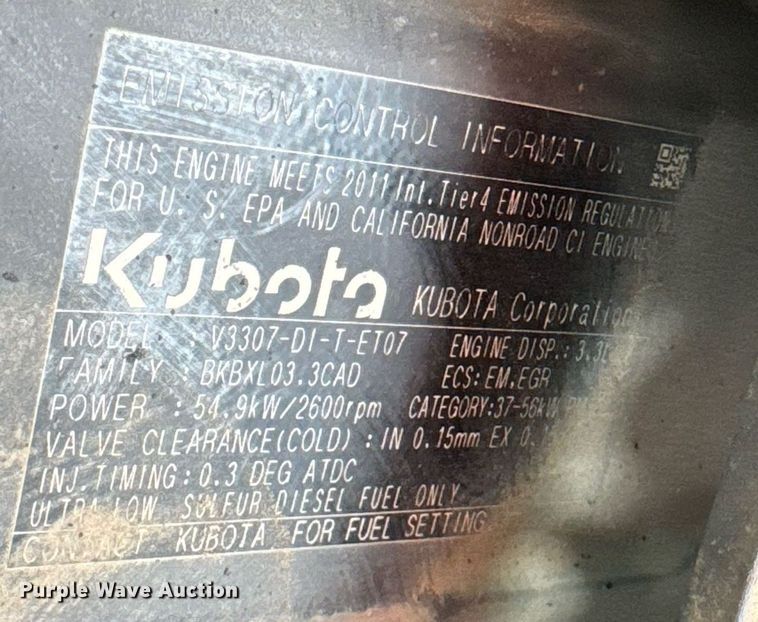 image for item DV4035 Kubota M7040 MFWD tractor