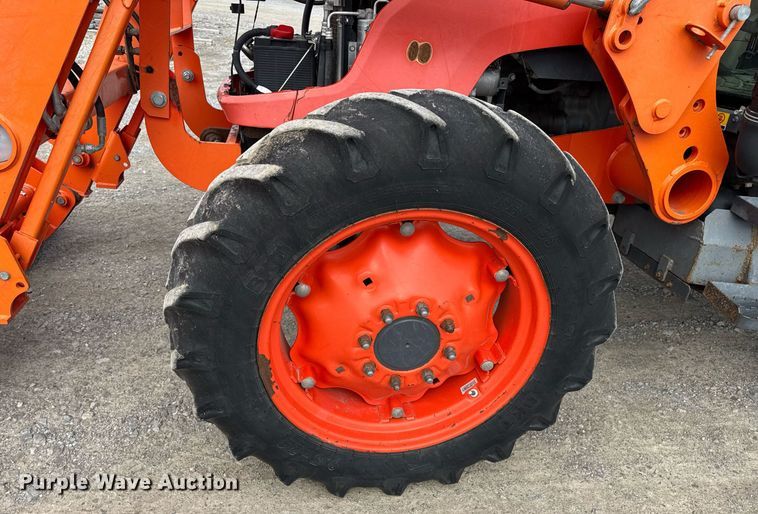 image for item DV4035 Kubota M7040 MFWD tractor