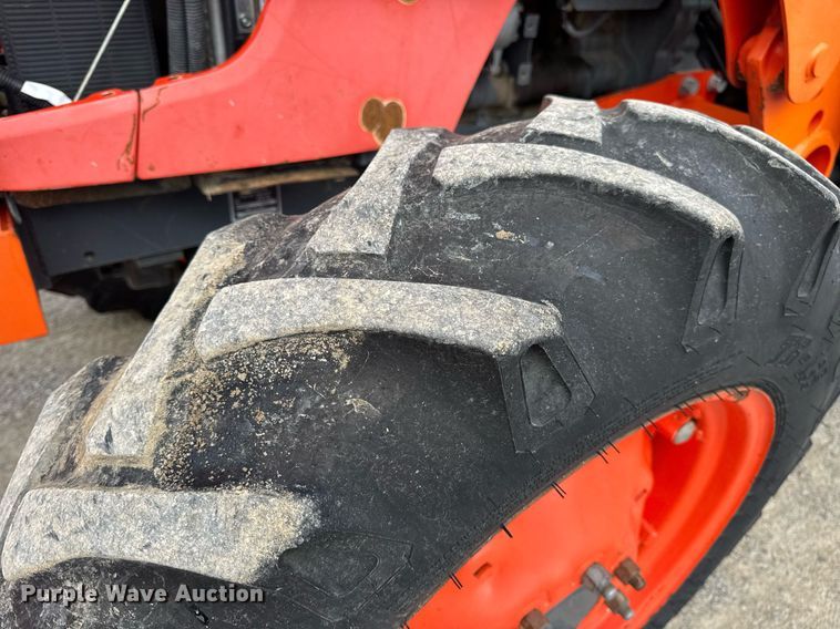 image for item DV4035 Kubota M7040 MFWD tractor