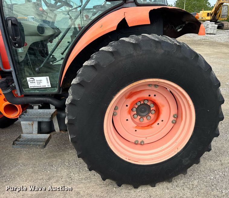 image for item DV4035 Kubota M7040 MFWD tractor