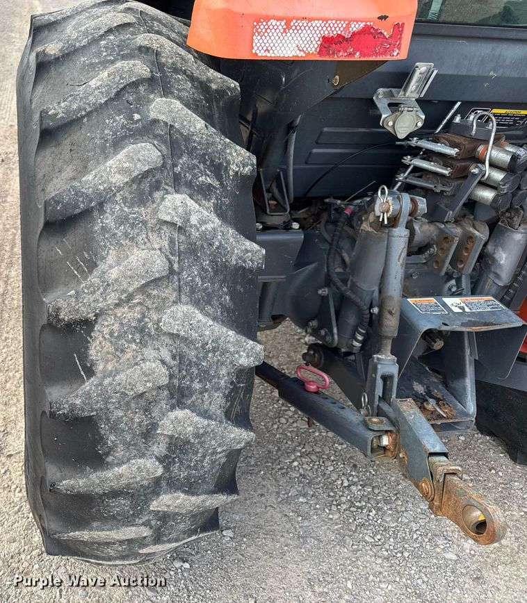 image for item DV4035 Kubota M7040 MFWD tractor