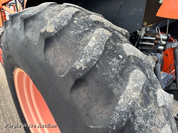 image for item DV4035 Kubota M7040 MFWD tractor