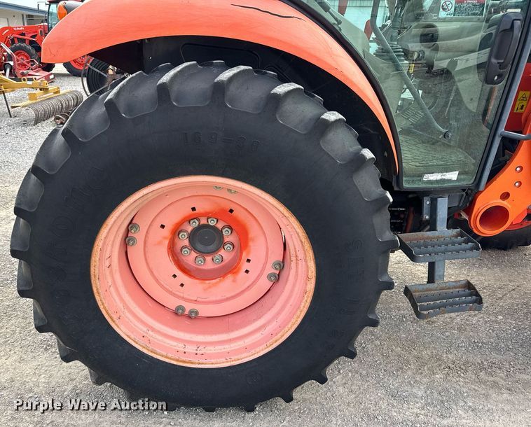 image for item DV4035 Kubota M7040 MFWD tractor