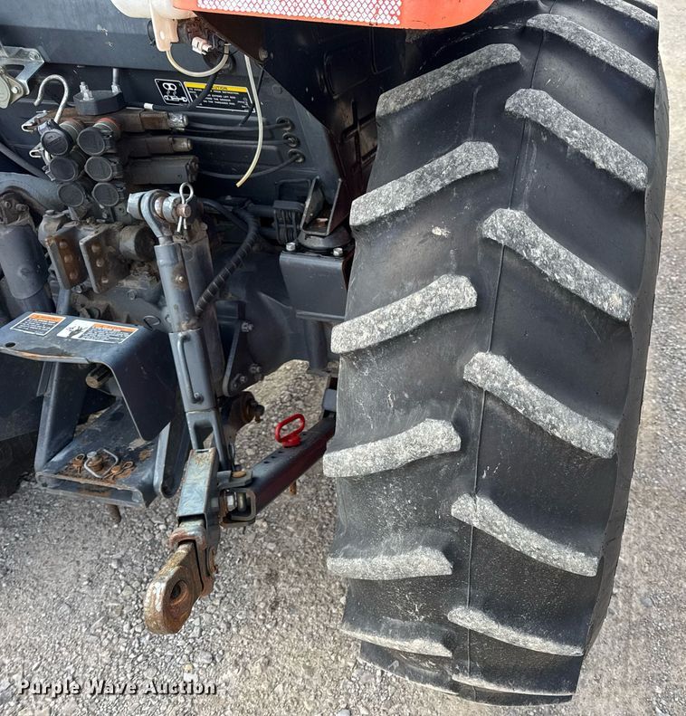 image for item DV4035 Kubota M7040 MFWD tractor