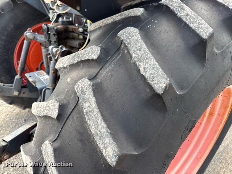 image for item DV4035 Kubota M7040 MFWD tractor