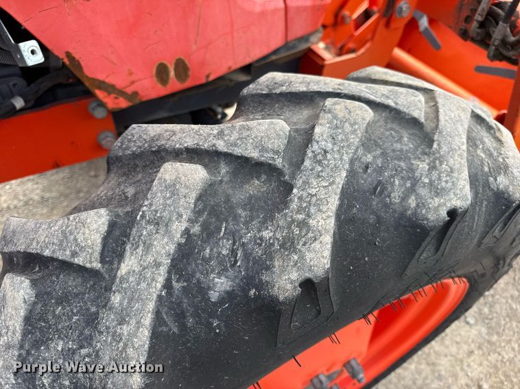 image for item DV4035 Kubota M7040 MFWD tractor