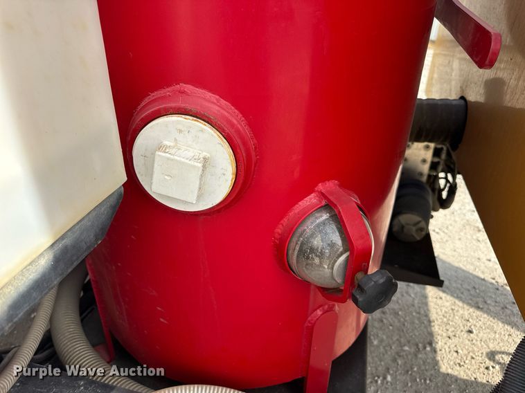 image for item DV4039 2016 Vermeer LP573SDT vacuum excavator