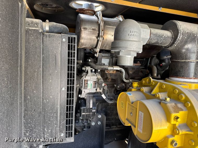 image for item DV4039 2016 Vermeer LP573SDT vacuum excavator