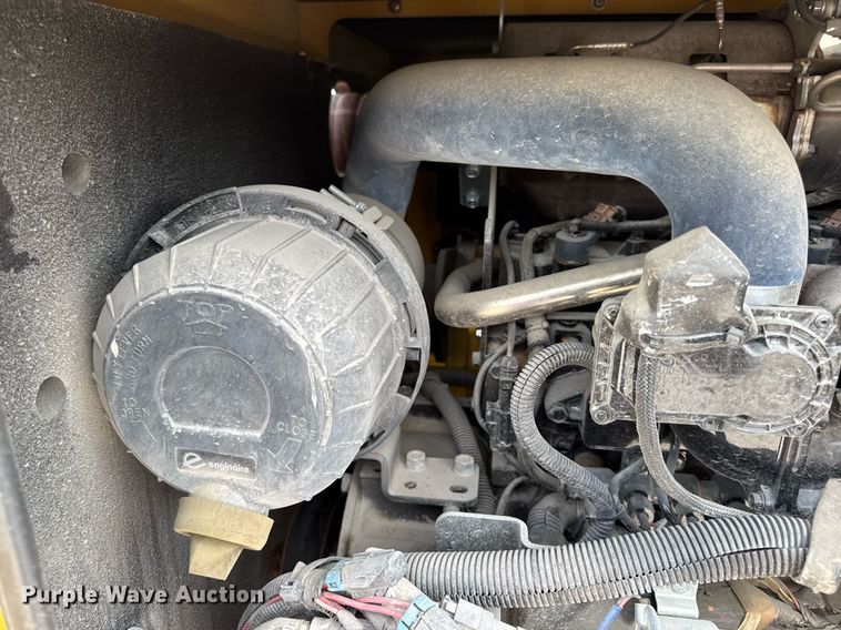 image for item DV4039 2016 Vermeer LP573SDT vacuum excavator