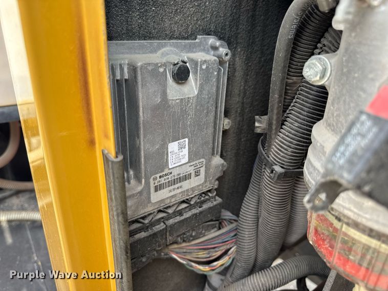 image for item DV4039 2016 Vermeer LP573SDT vacuum excavator