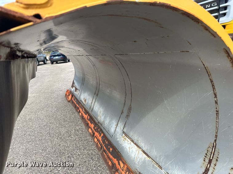 image for item EB2519 2004 Sterling LT9500 dump truck