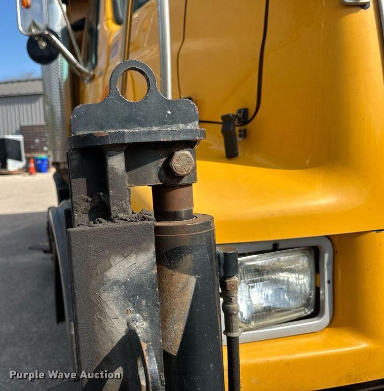 image for item EB2519 2004 Sterling LT9500 dump truck