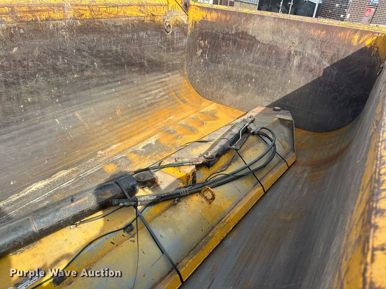 image for item EB2519 2004 Sterling LT9500 dump truck