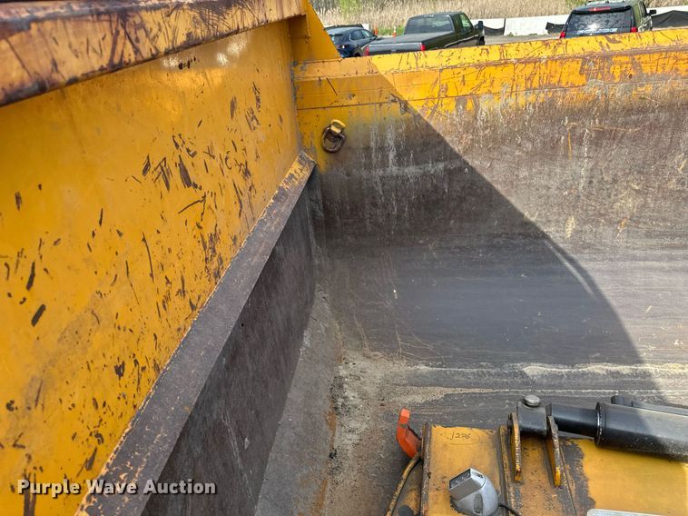 image for item EB2519 2004 Sterling LT9500 dump truck