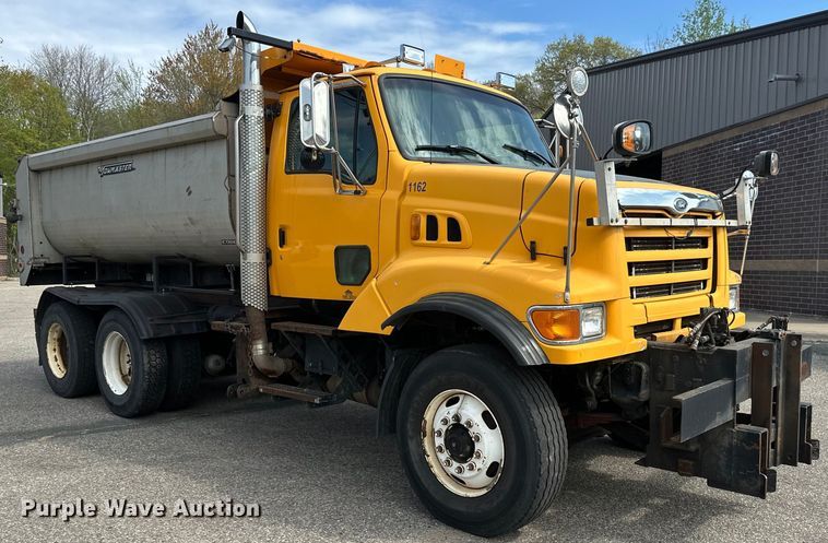 image for item EB2520 1998 Ford LT9000 dump truck