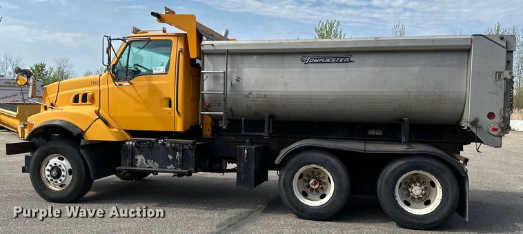 image for item EB2520 1998 Ford LT9000 dump truck
