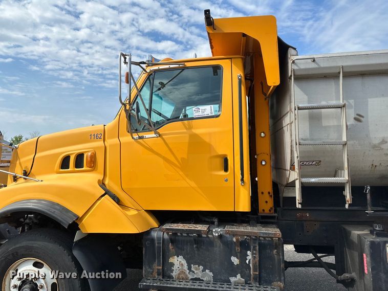 image for item EB2520 1998 Ford LT9000 dump truck