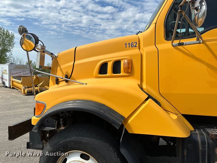 image for item EB2520 1998 Ford LT9000 dump truck