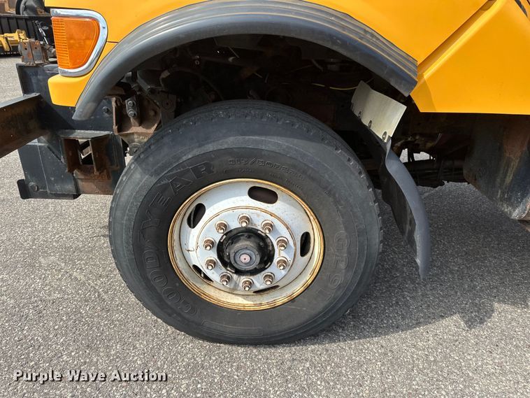 image for item EB2520 1998 Ford LT9000 dump truck