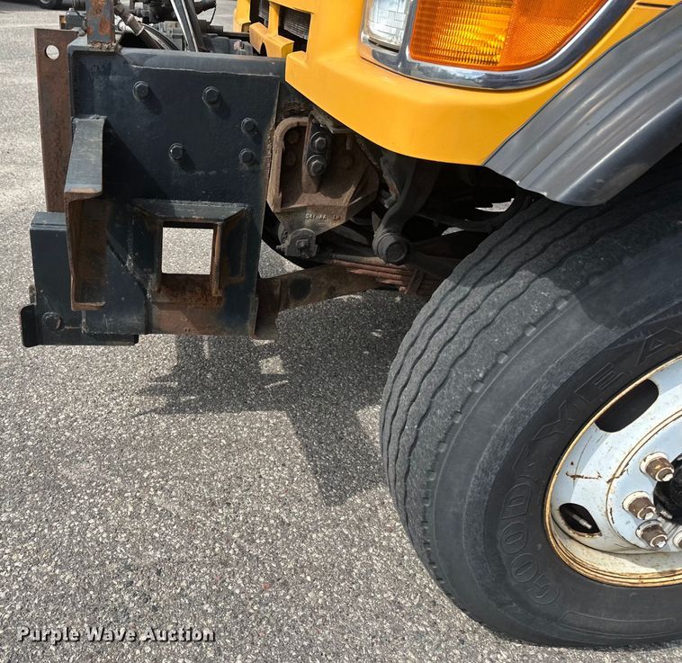 image for item EB2520 1998 Ford LT9000 dump truck