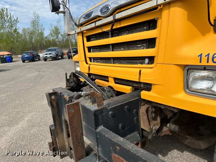 image for item EB2520 1998 Ford LT9000 dump truck