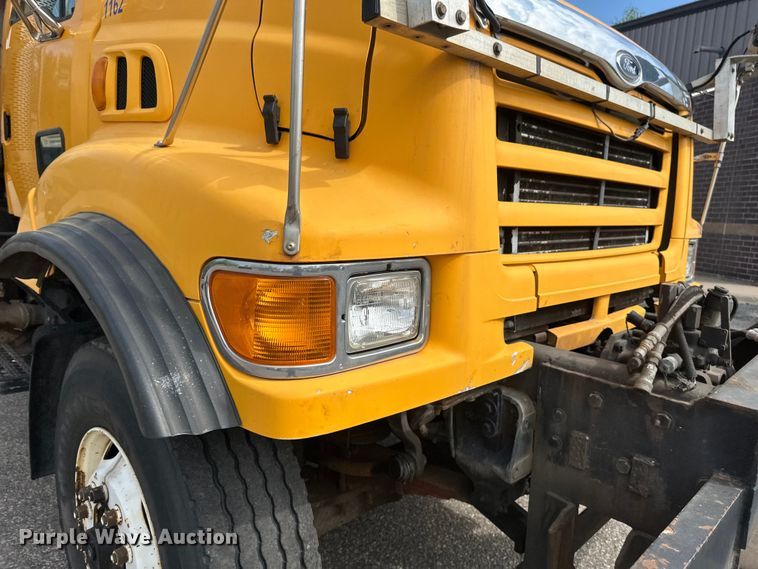 image for item EB2520 1998 Ford LT9000 dump truck