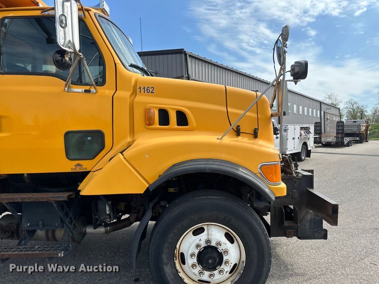 image for item EB2520 1998 Ford LT9000 dump truck