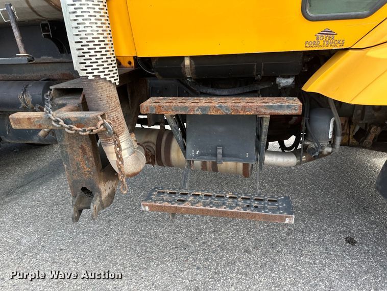 image for item EB2520 1998 Ford LT9000 dump truck