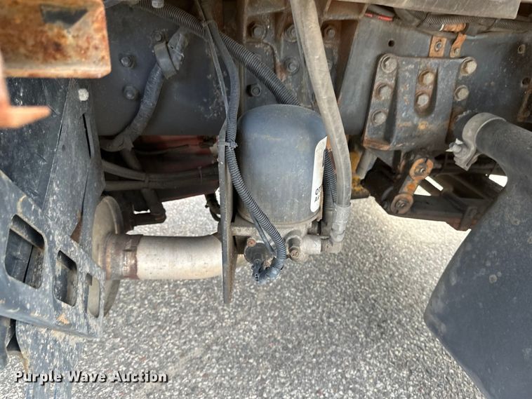 image for item EB2520 1998 Ford LT9000 dump truck