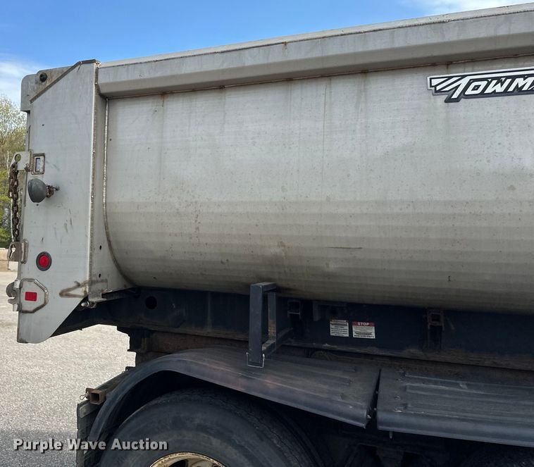 image for item EB2520 1998 Ford LT9000 dump truck