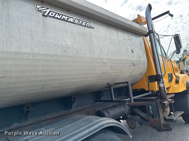 image for item EB2520 1998 Ford LT9000 dump truck