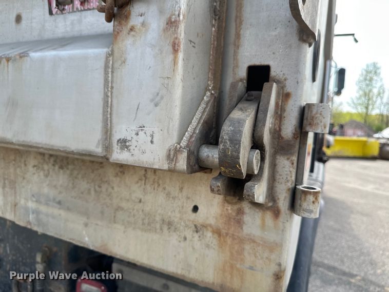 image for item EB2520 1998 Ford LT9000 dump truck