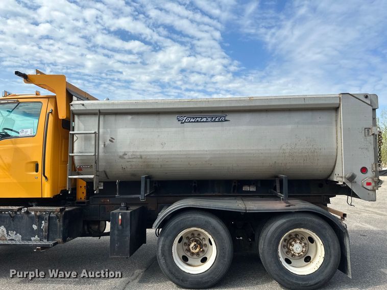 image for item EB2520 1998 Ford LT9000 dump truck