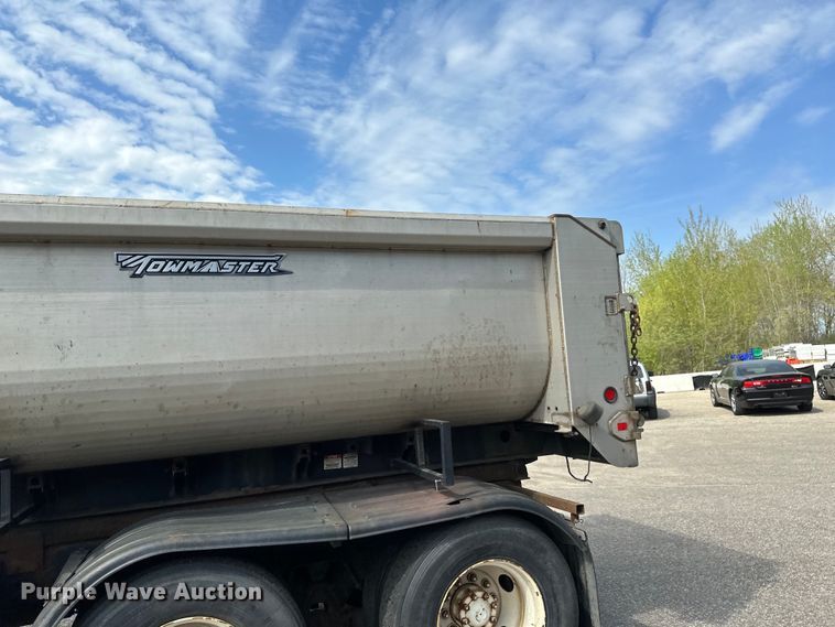 image for item EB2520 1998 Ford LT9000 dump truck