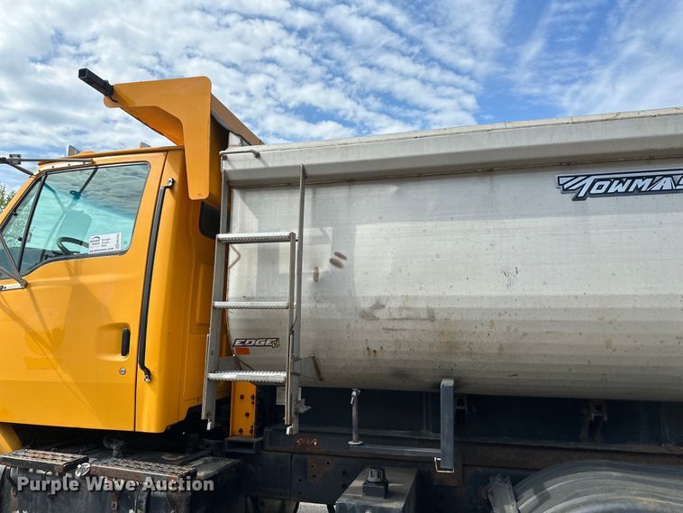 image for item EB2520 1998 Ford LT9000 dump truck