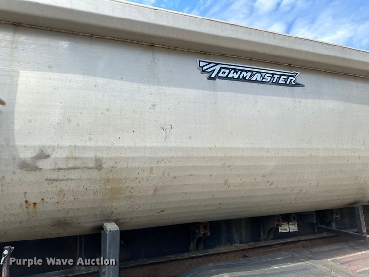 image for item EB2520 1998 Ford LT9000 dump truck