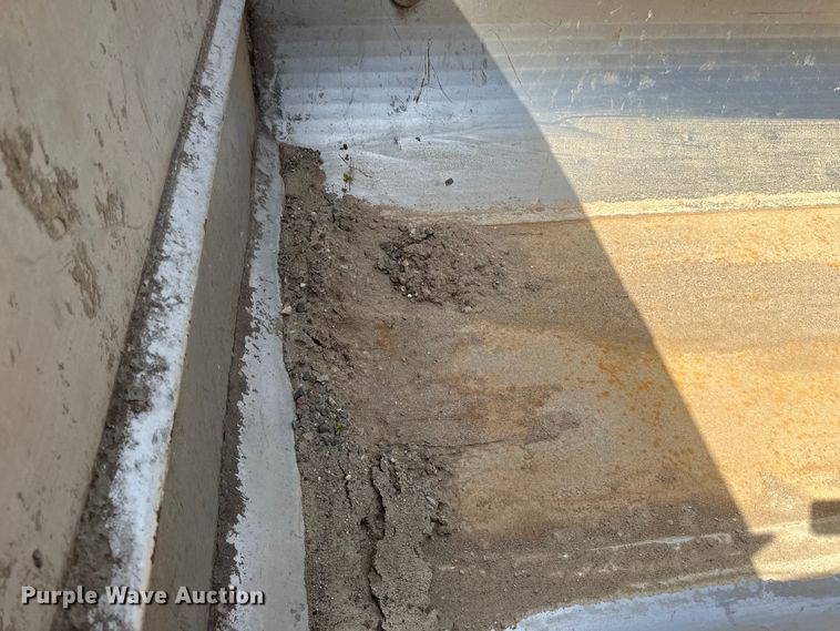 image for item EB2520 1998 Ford LT9000 dump truck